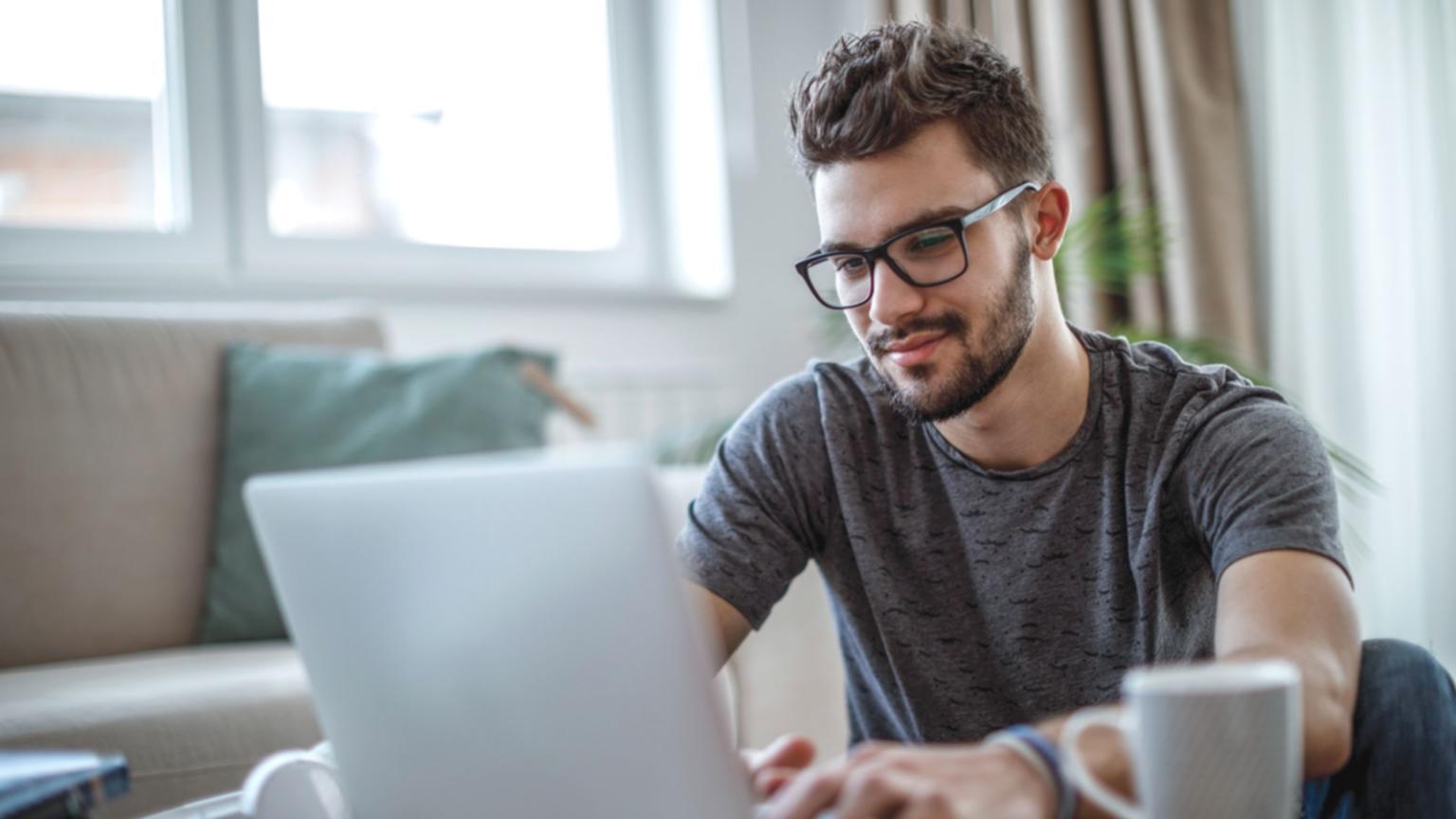 Interface de navigation moderne illustrant l'optimisation de trafic web